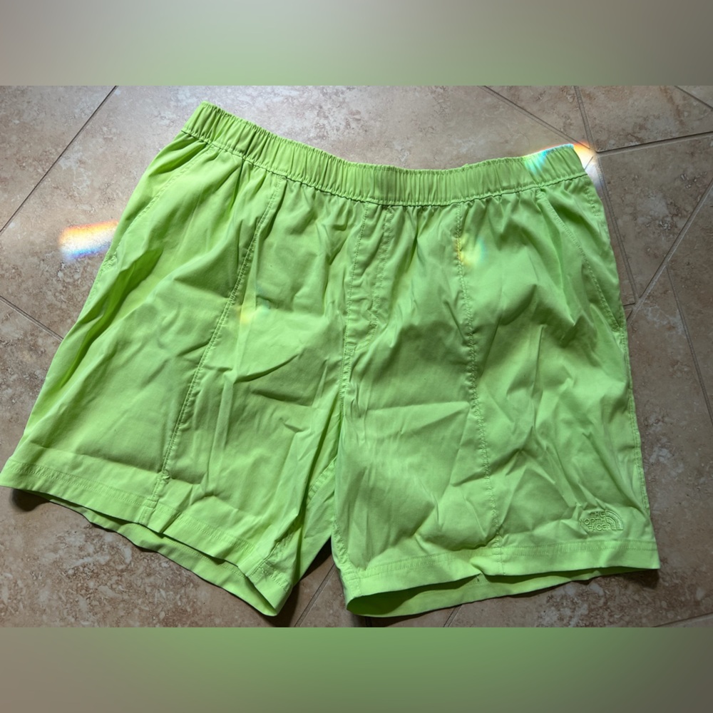 🌟 2/$50 🌟 North Face Men’s Bright Green Shorts